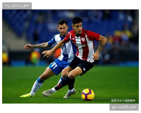 即时：奥萨苏纳球员抗议判罚，比赛中断近五分钟